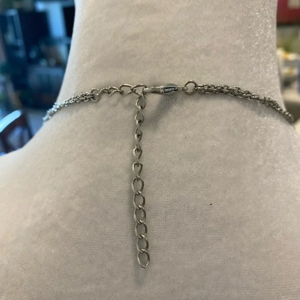 Hammered Silver and Stone Art Deco necklace. Adjustable length